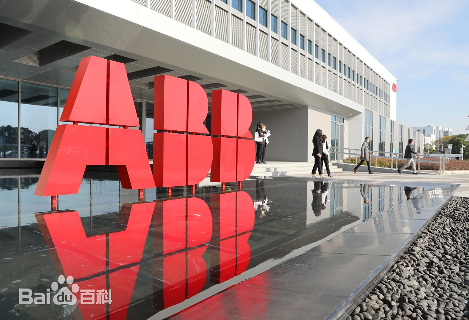 工信部：上半年工業機器人、服務機器人產量同比分（fèn）別增長35.6%和25.5%